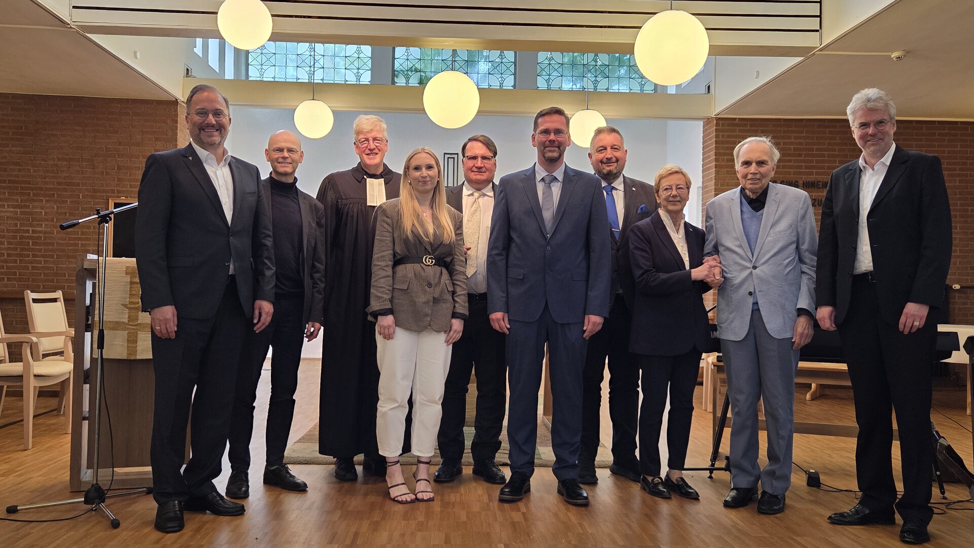 Gruppenfoto einiger Grußwortredner im Perthes-Zentrum Soest